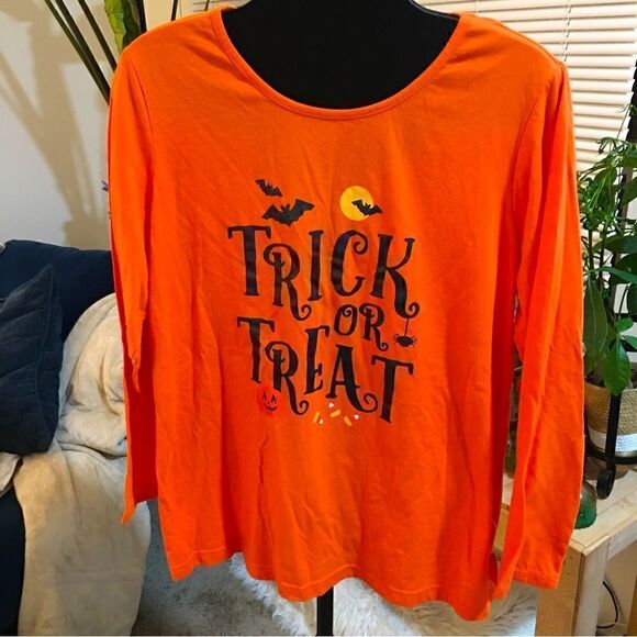 Basic Editions Tops - New! Super comfy Halloween 🎃 Tee
